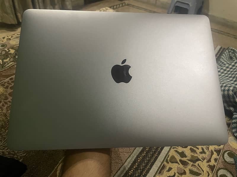 MacBook Air lock2020 Core i3 8GB 256GB Space Grey 1