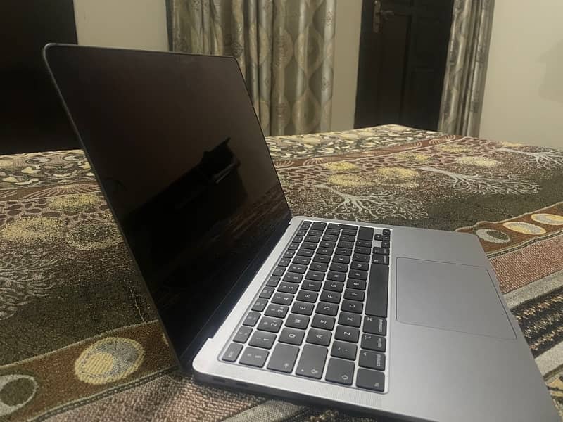 MacBook Air lock2020 Core i3 8GB 256GB Space Grey 2