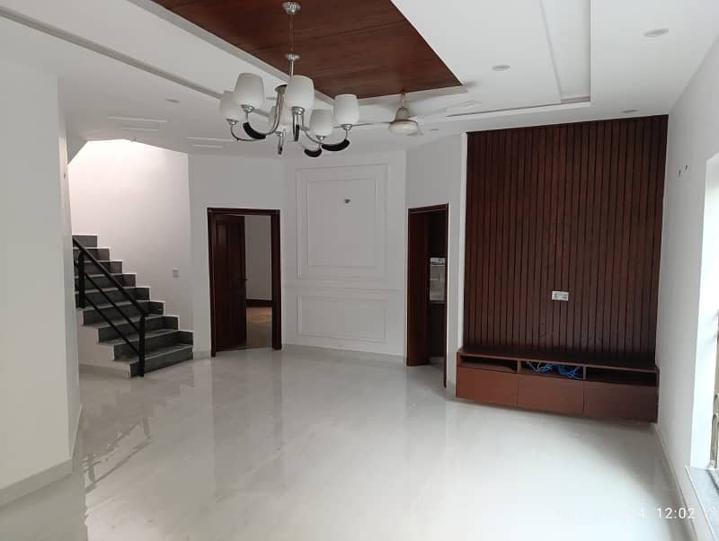 10 Marla House Available In DHA Phase 4 - Block GG For sale 6