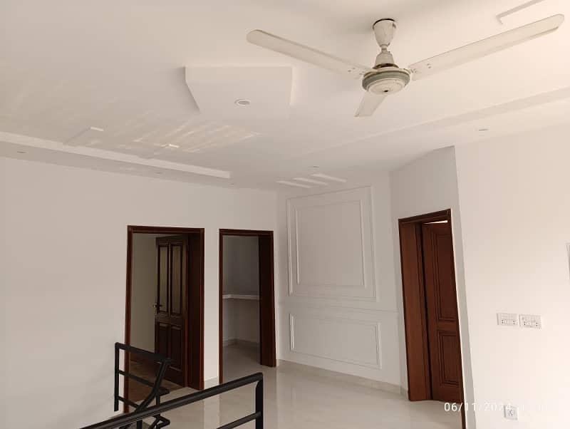 10 Marla House Available In DHA Phase 4 - Block GG For sale 24