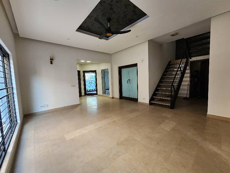 Spacious House Is Available For sale In Ideal Location Of DHA Phase 5 - Block D 12