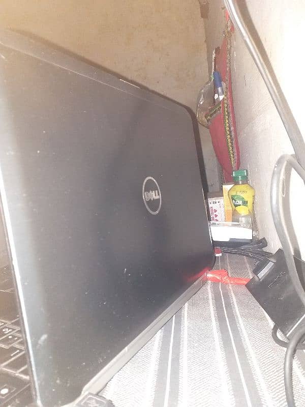 Dell laptop inter cole i3 2nd generation  8 gb ram 2