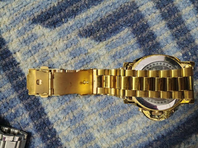 From saudia . uk purchased watches want to sale discount price 8