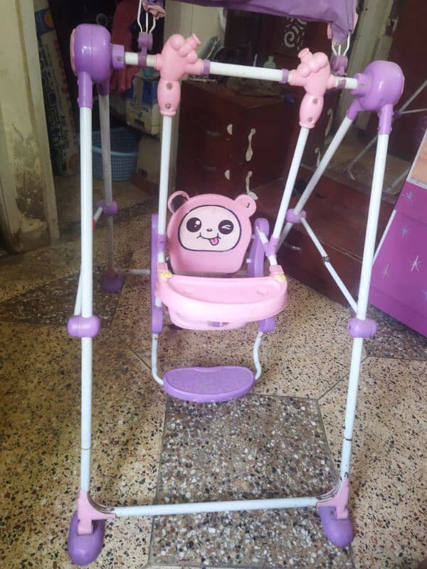 baby swing good condition 2