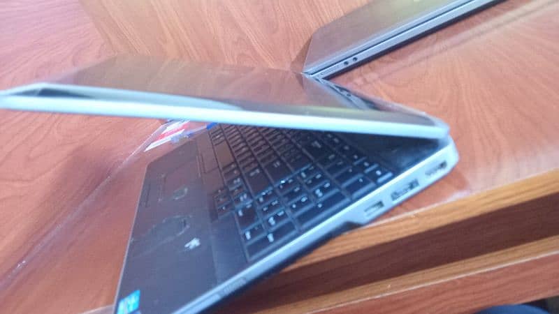 Dell Laptop 3