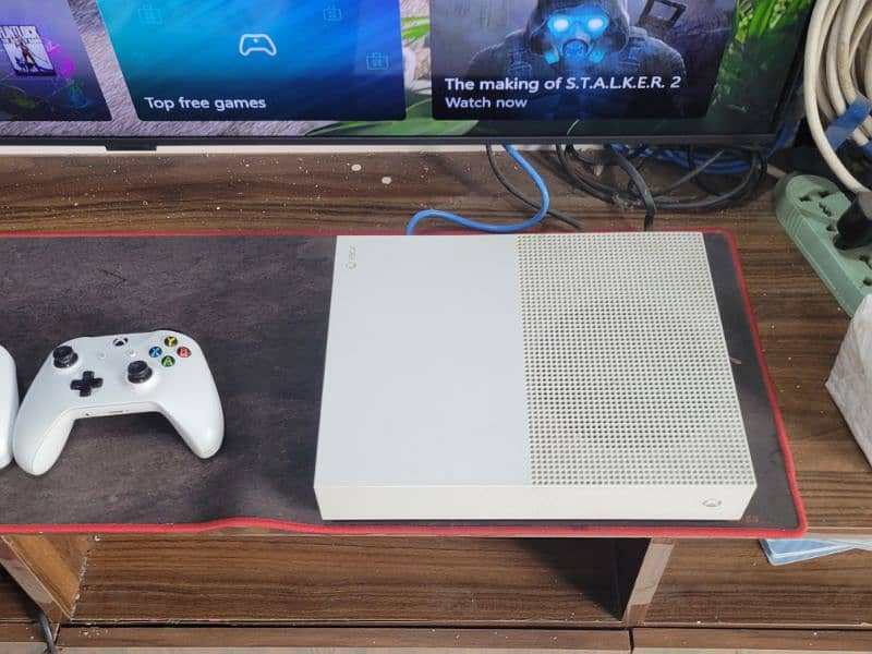 Xbox One S 1TB 0