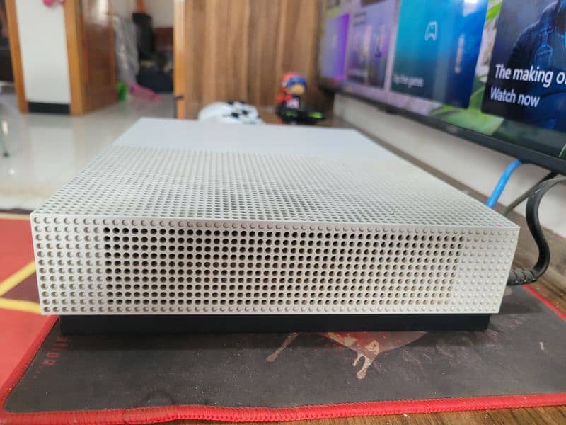 Xbox One S 1TB 1