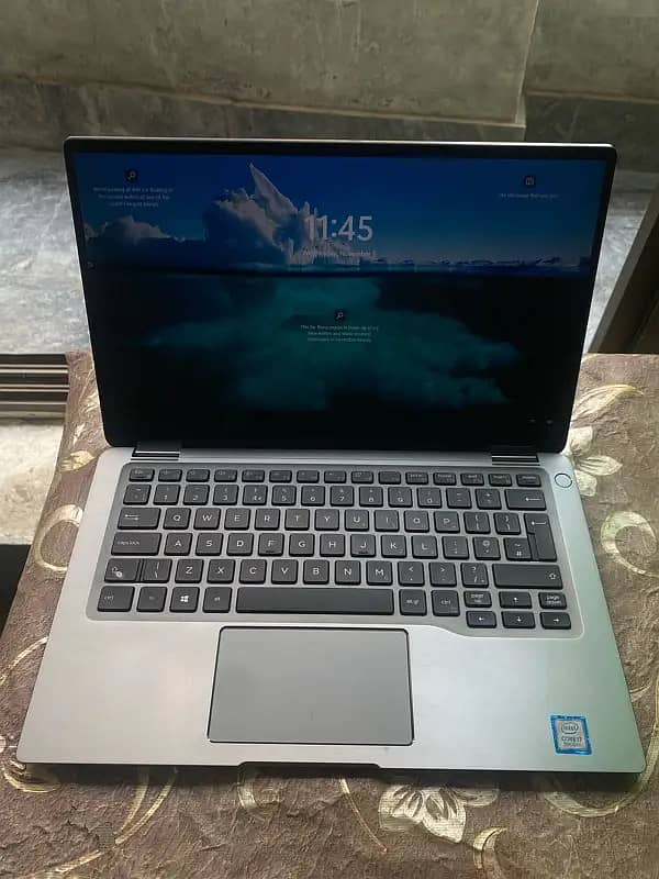 Dell Latitude 2-in-1 i7 8th Generation 4