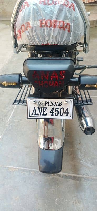 22\23 black ننکانہ صاحب میں ہے final price 138,000 ph:0301=4956=245 12