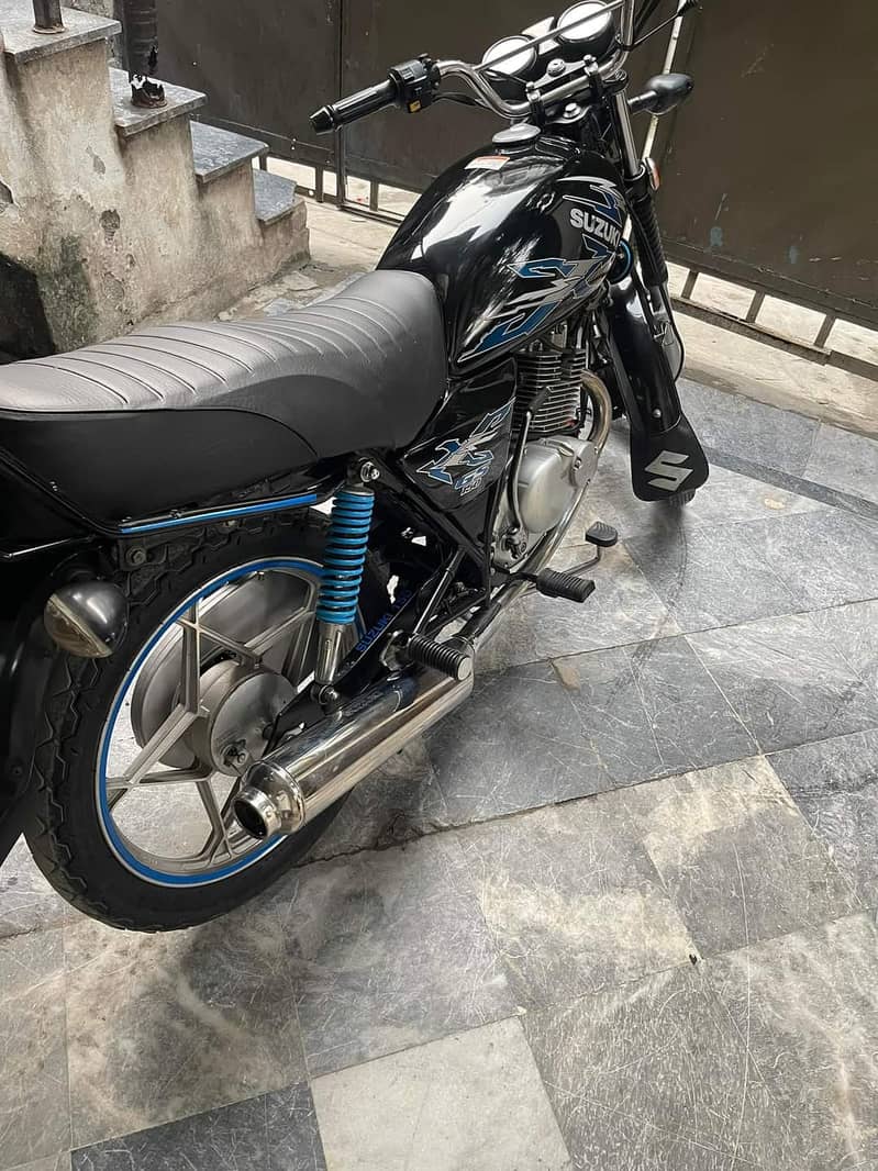 Suzuki GS 150 SE 2022 4