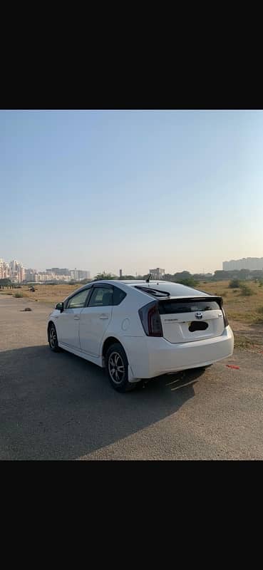 Toyota Prius 2014 4