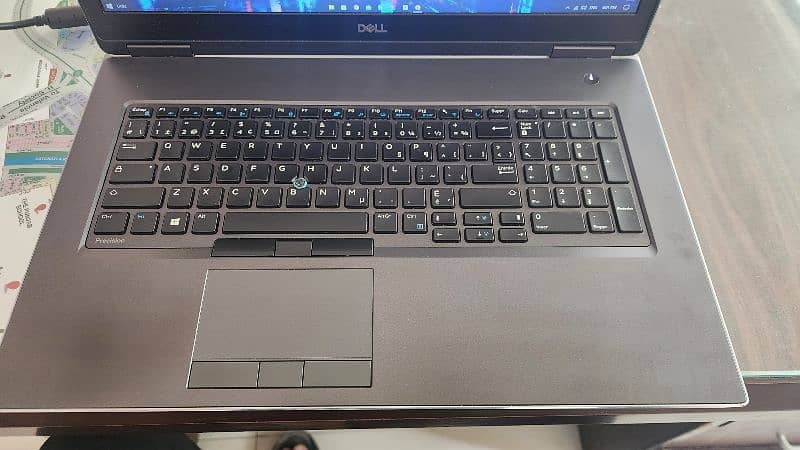 Dell Precision 7740 1