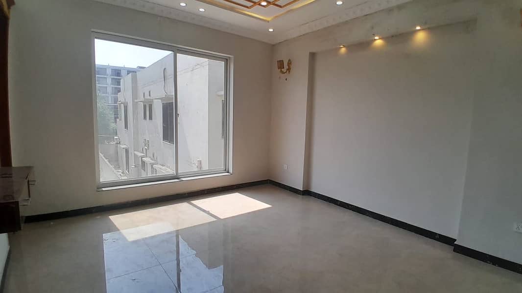 VERY BEAUTIFUL UPPER PORTION OF 10 MARLA HOUSE IN PHASE ONE BAHRIA ORCHARD AVAILABLE FOR RENT 18