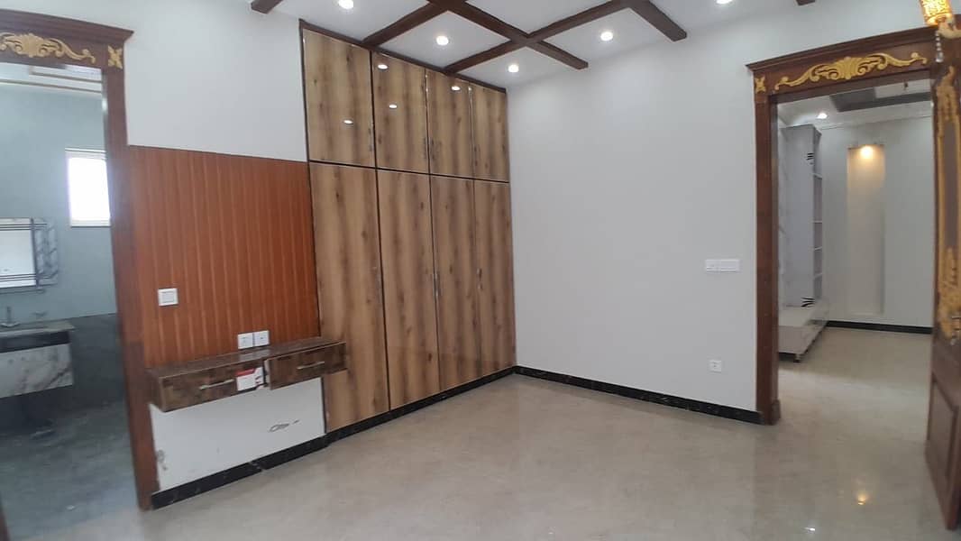 VERY BEAUTIFUL UPPER PORTION OF 10 MARLA HOUSE IN PHASE ONE BAHRIA ORCHARD AVAILABLE FOR RENT 20