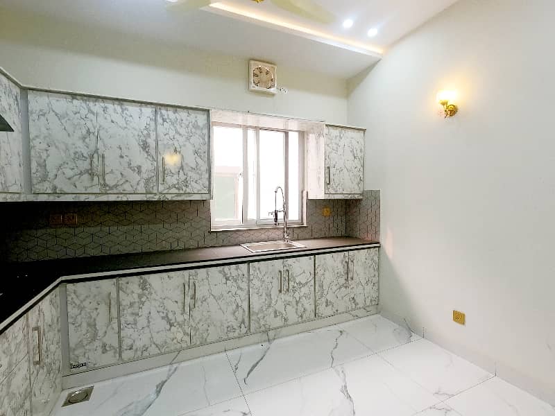 Prime Location House For Sale In Bankers Housing Society - Block B Lahore 27