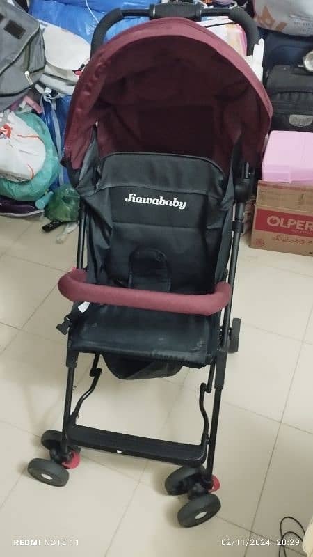 baby pram available 1