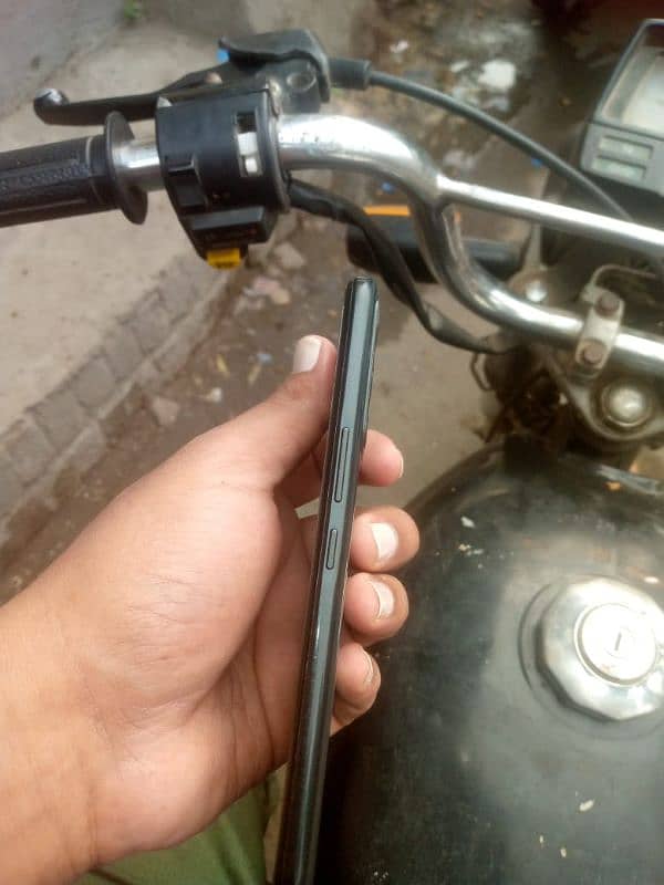 one hand use only mobile with charger box nai ha 6