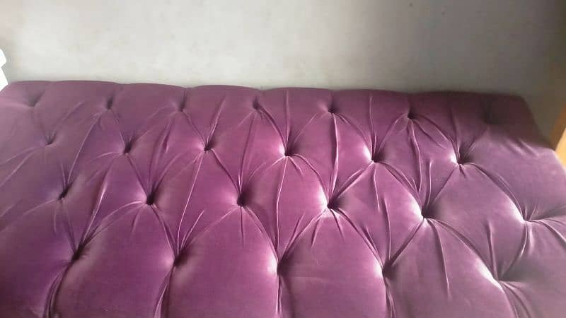 2 seater Gorgeous velvet Setti 1