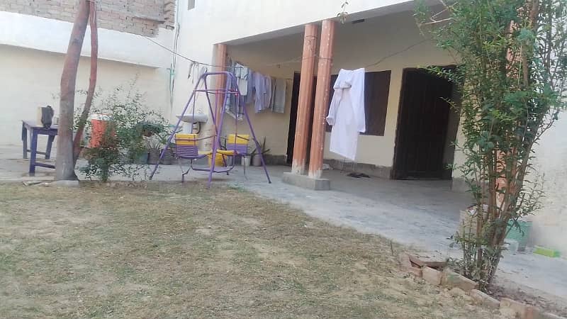 Bader sher near hawaldar wali Gali 10 mrla Estam House very urgent Sale wid Gas mtr 3