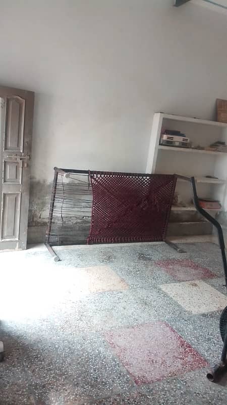 Bader sher near hawaldar wali Gali 10 mrla Estam House very urgent Sale wid Gas mtr 4