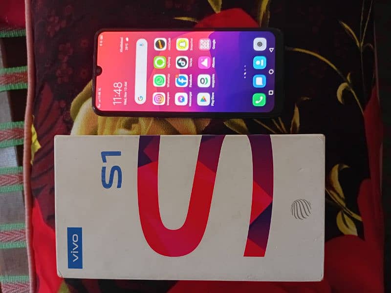 vivo s1 4/128 orignal box 4