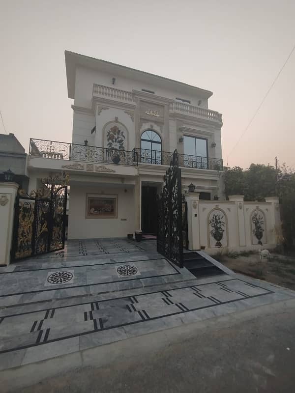 Get Your Hands On Prime Location House In Lahore Best Area 1