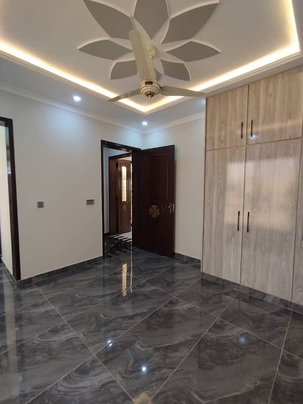 Get Your Hands On Prime Location House In Lahore Best Area 11