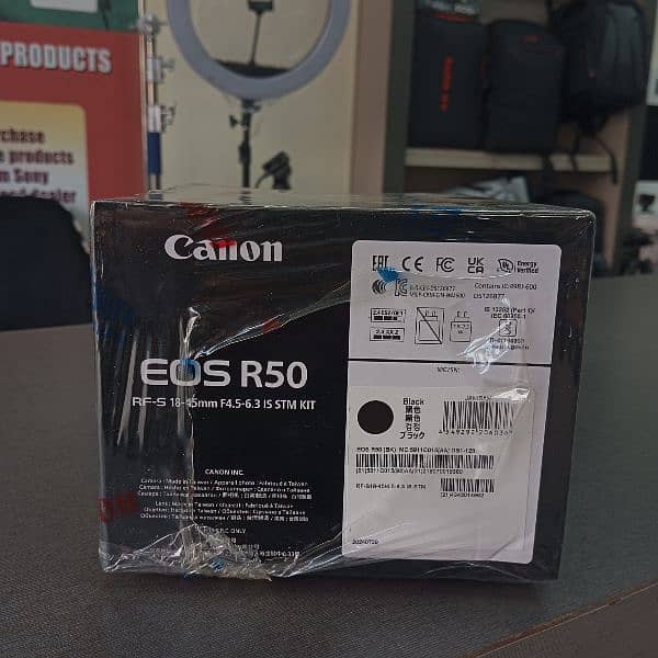 canon EOS R50 1