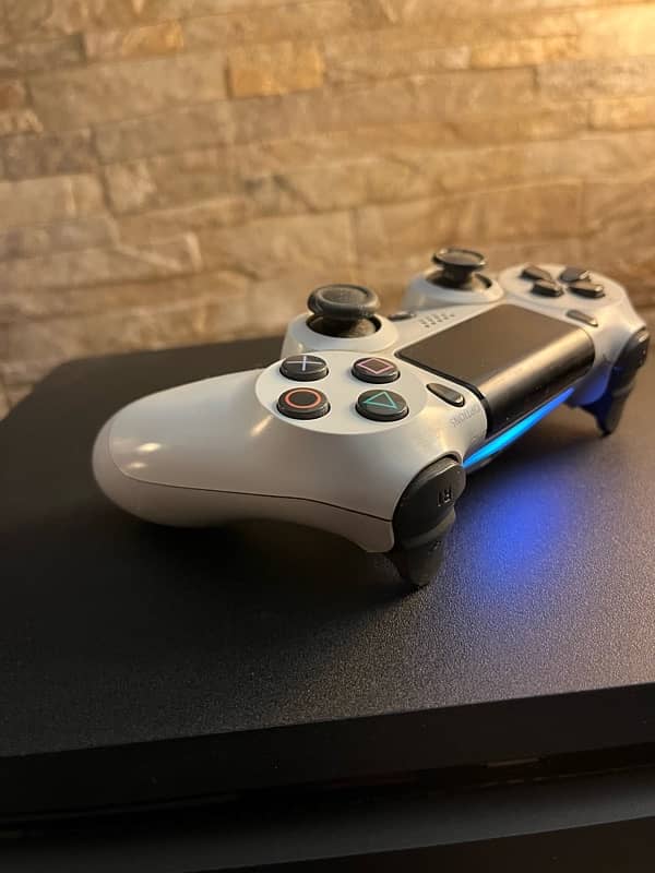 PS4 for SALE (with original controller) 0