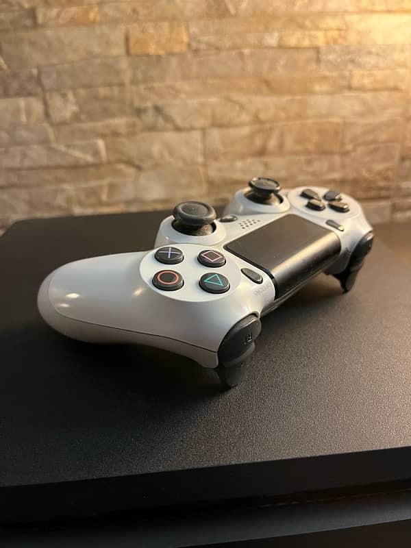 PS4 for SALE (with original controller) 1