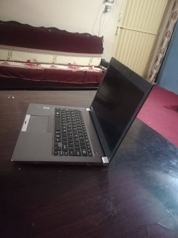 TOSHIBA Laptop, 4 Generation, 4Ram, 256 SSD 3