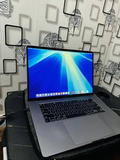 MacBook Pro 2019 in excellent condition.  Core i7, 16 GB RAM/512 GB SSD