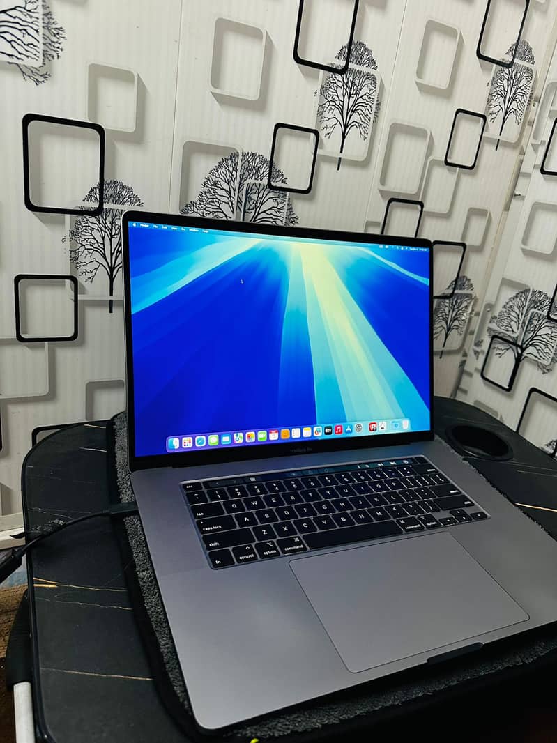 MacBook Pro 2019 in excellent condition.  Core i7, 16 GB RAM/512 GB SSD 0