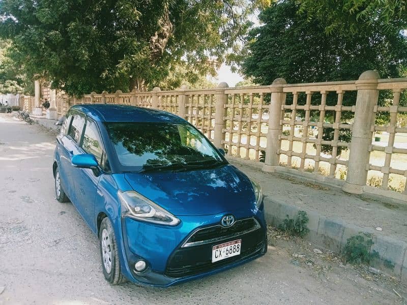 Toyota Sienta 2015 1