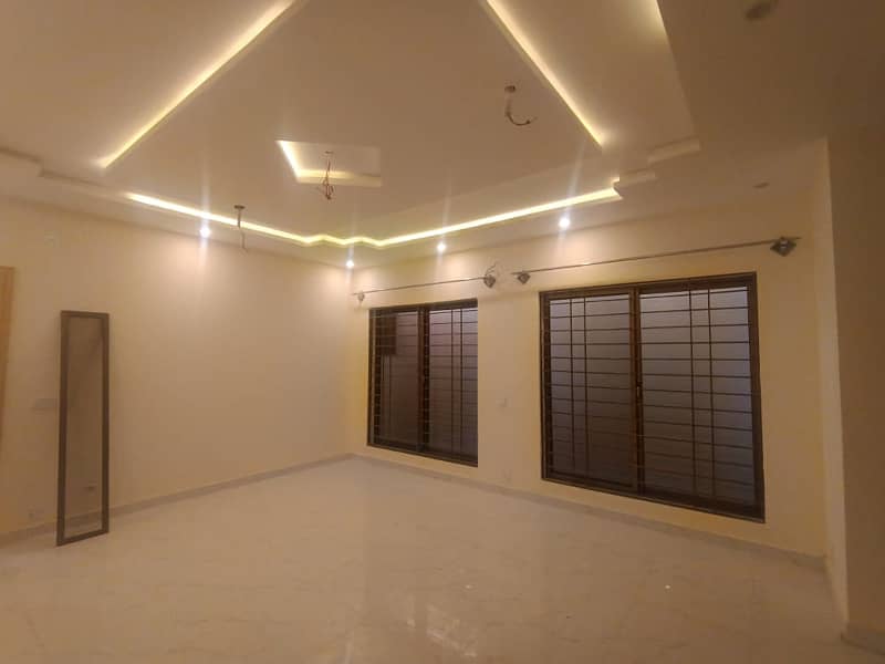 35x80 Open Basement Is Available For Rent 0