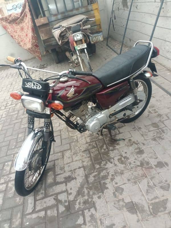 honda 125 for sale 16/17 model ha docomnts pore ha 1