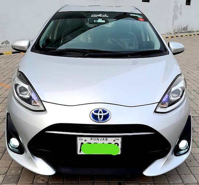 Toyota Aqua 2018/22 B to B Genuine with 4 Grade Auction Sheet 0