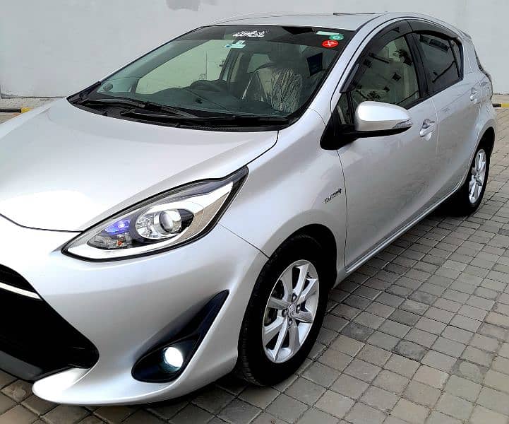 Toyota Aqua 2018/22 B to B Genuine with 4 Grade Auction Sheet 2