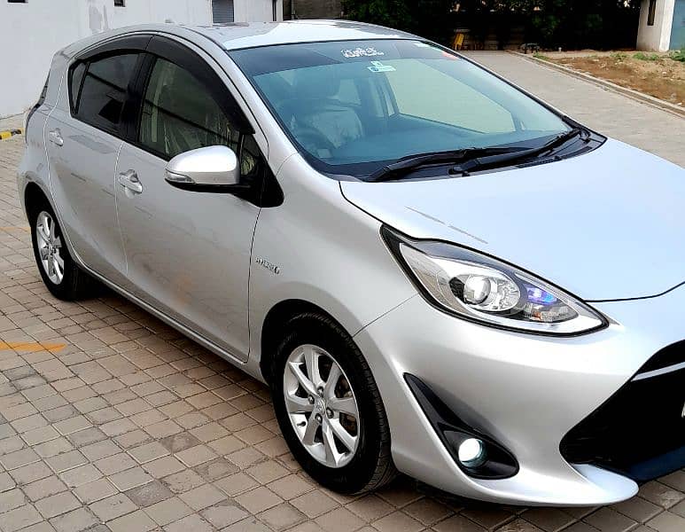 Toyota Aqua 2018/22 B to B Genuine with 4 Grade Auction Sheet 4