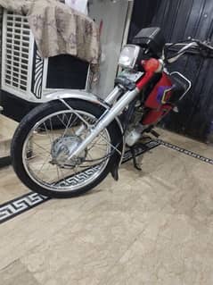 Honda 125 Red colour lush condition first owner pack engine