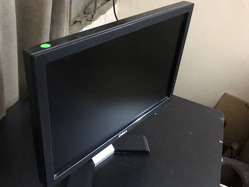 Dell computer screen 18" led screen 03148857993 2