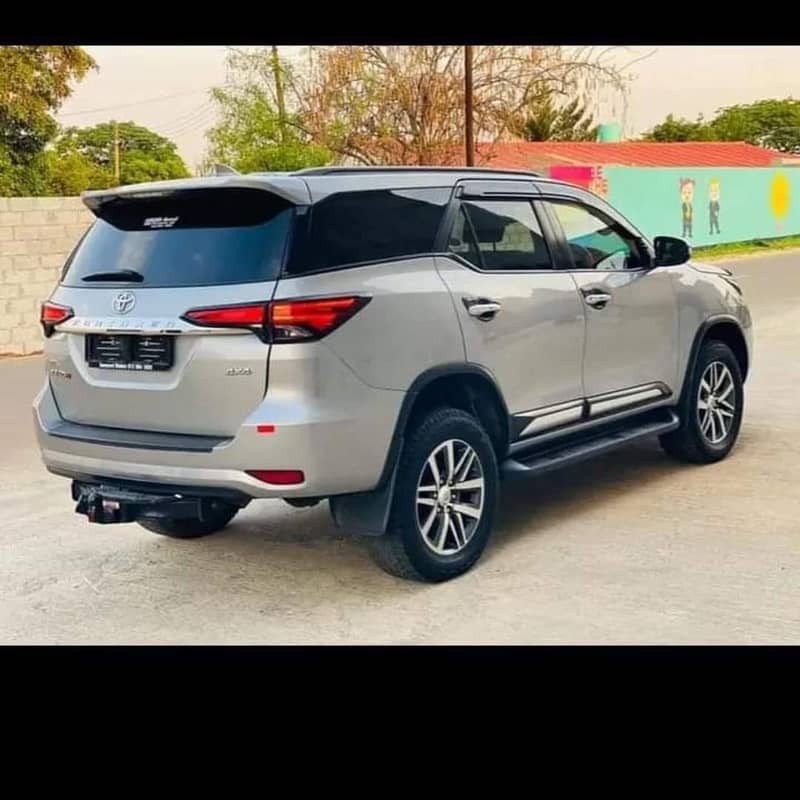 Latest Model PRADO,TOYOTA REVO, FORTUNER, Limo ,CAR RENTAL IN LAHORE 7