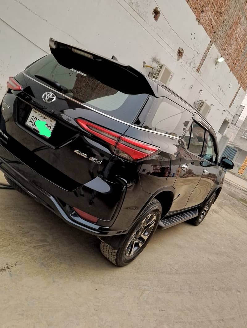 Latest Model PRADO,TOYOTA REVO, FORTUNER, Limo ,CAR RENTAL IN LAHORE 11