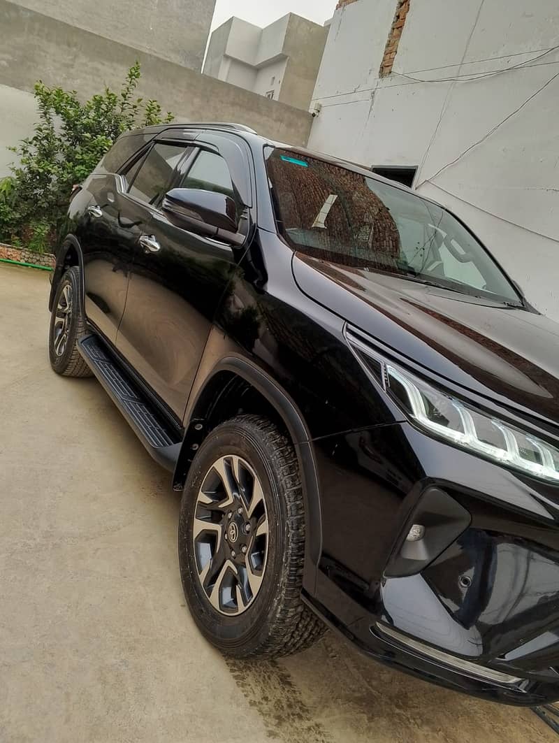 Latest Model PRADO,TOYOTA REVO, FORTUNER, Limo ,CAR RENTAL IN LAHORE 12