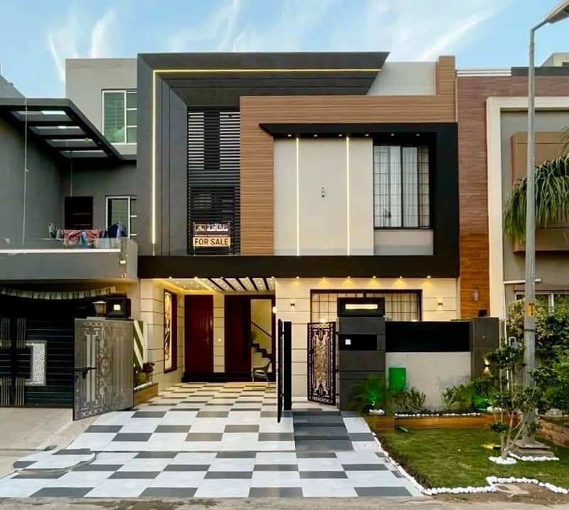 5 MARLA DESIGNER HOUSE FOR SALE IN AA BLOCK SECTOR D BAHRIA TOWN LAHORE 0