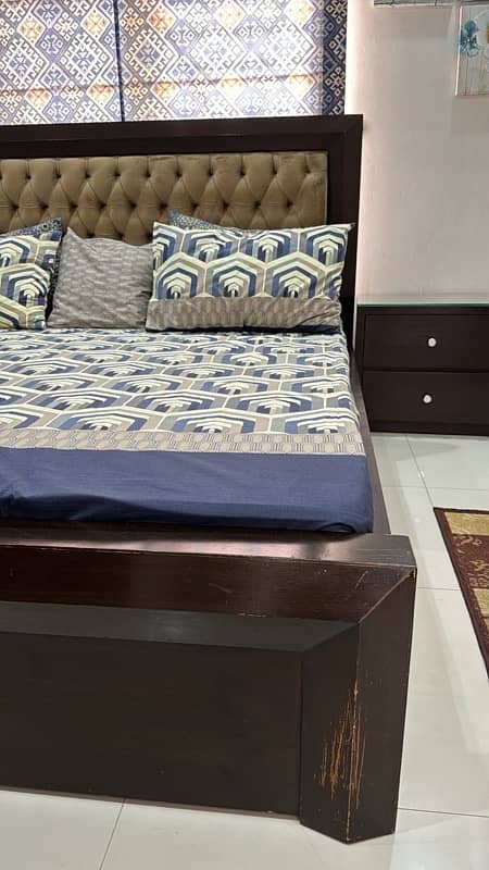 King Size Bed with Side Tables 0