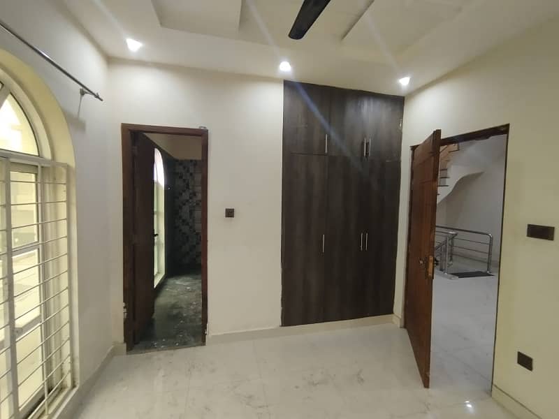 5 Marla Facing park Full House for rent in dream avenue Lahore 3