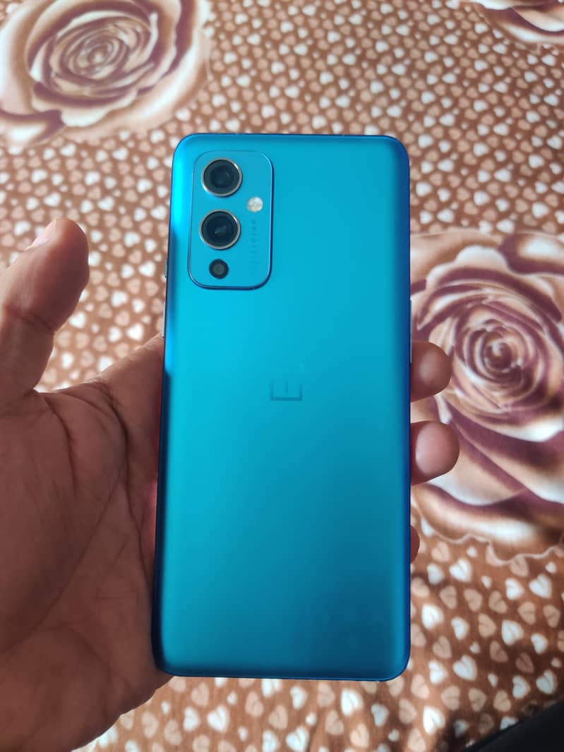 OnePlus 9 in clean condition 0