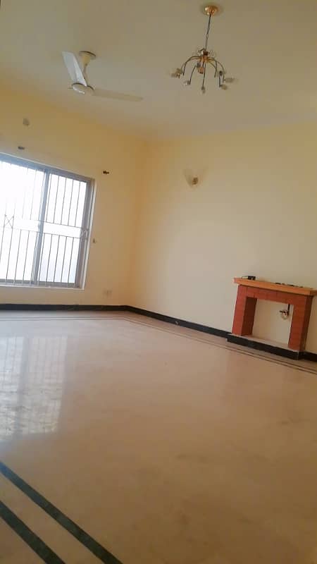 1 kanal Full House Available For Rent in E-11 Islamabad 10