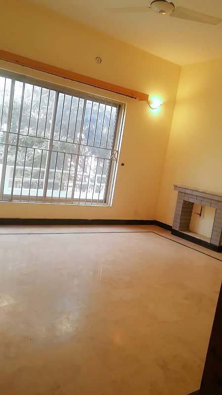 1 kanal Full House Available For Rent in E-11 Islamabad 16